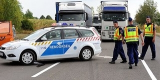 Kisteherautó és kisbusz ütközött Kozármisleny közelében Kisteherautó és kisbusz ütközött Kozármisleny közelében