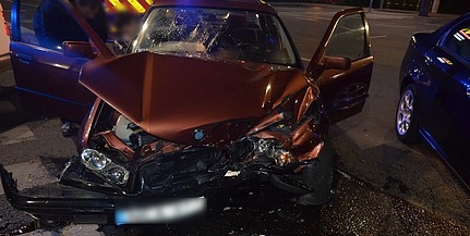 Autó borult az Aradi vértanúk útján, egy ember megsérült Autó borult az Aradi vértanúk útján, egy ember megsérült