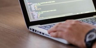Informatikusok képzéséhez indít programot az NGM Informatikusok képzéséhez indít programot az NGM