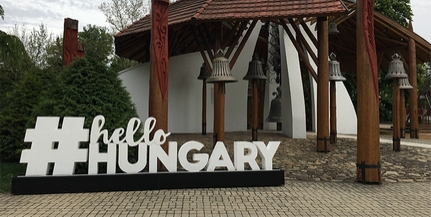 Ötven pályázat érkezett a #HelloHungary felirat megfestésére Ötven pályázat érkezett a #HelloHungary felirat megfestésére