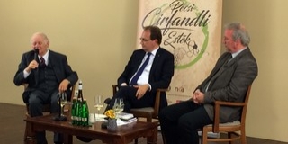 Telt házzal és nagy sikerrel indult a Pécsi Cirfandli Esték első beszélgetése Telt házzal és nagy sikerrel indult a Pécsi Cirfandli Esték első beszélgetése
