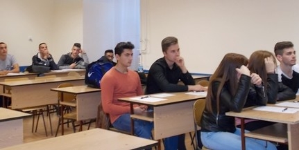 Próbafelvételit tartottak diákoknak a rendőrök Pécsett Próbafelvételit tartottak diákoknak a rendőrök Pécsett