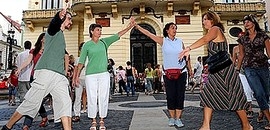 Balkáni zenékre rophatjuk