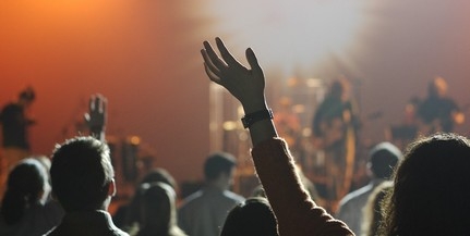 Tízéves a Sárik Péter Trió, koncert a MOMKultban Tízéves a Sárik Péter Trió, koncert a MOMKultban