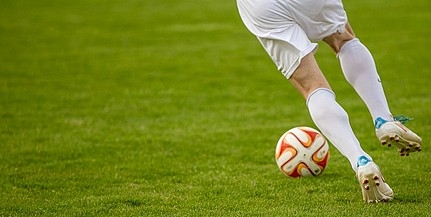 Megyei foci: idegenben nyert a PVSK, a PEAC kikapott
