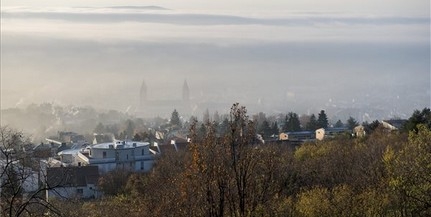 Pécs felett az ég: ködbe burkolózott a város Pécs felett az ég: ködbe burkolózott a város