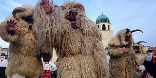 Busójárás: újabb színpaddal, élő közvetítéssel is készülnek az érdeklődők kiszolgálására