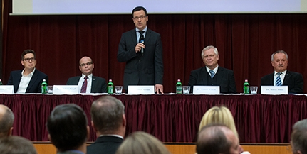 Merre tovább, Pécsi Tudományegyetem? Fórumon ismertették programjukat a rektorjelöltek