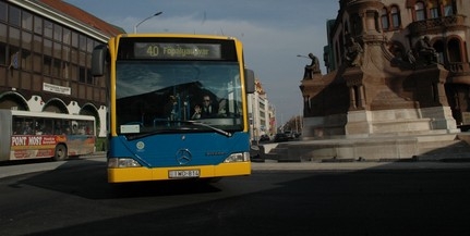 A pécsi buszok is díszben pompáznak adventkor