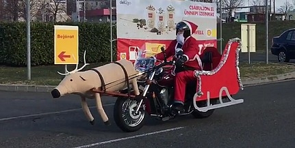 Ajándékokkal teli puttonnyal vonultak a jótékony motoros Mikulások - Videó Ajándékokkal teli puttonnyal vonultak a jótékony motoros Mikulások - Videó