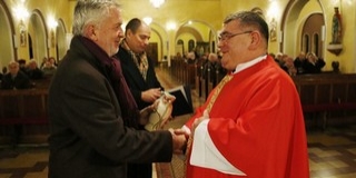 Kövesi Ferenc lelkipásztor kapta a Kalmár Rózsa-díjat sikerei elismeréseként Kövesi Ferenc lelkipásztor kapta a Kalmár Rózsa-díjat sikerei elismeréseként