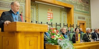 A Pécsi Tudományegyetem díszdoktorává avatták az Európai Tanács elnökét, Donald Tuskot