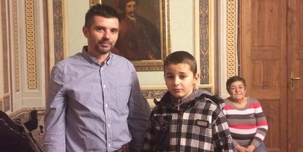 Kinyílt a Nádor adventi ablaka: a pécsi diákot, Baranyi Attilát százezer forinttal jutalmazták Kinyílt a Nádor adventi ablaka: a pécsi diákot, Baranyi Attilát százezer forinttal jutalmazták