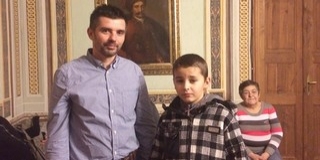 Kinyílt a Nádor adventi ablaka: a pécsi diákot, Baranyi Attilát százezer forinttal jutalmazták Kinyílt a Nádor adventi ablaka: a pécsi diákot, Baranyi Attilát százezer forinttal jutalmazták