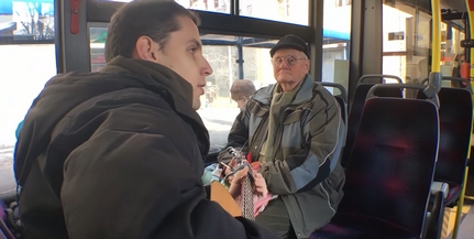 A helyi járatokon szólt az Ocho Macho: az ETK-s hallgatók lepték meg az utasokat egy flashmobbal A helyi járatokon szólt az Ocho Macho: az ETK-s hallgatók lepték meg az utasokat egy flashmobbal