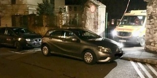 Szabálytalan autós tartott fel egy vérző beteget szállító mentőt a Munkácsy utcában Szabálytalan autós tartott fel egy vérző beteget szállító mentőt a Munkácsy utcában